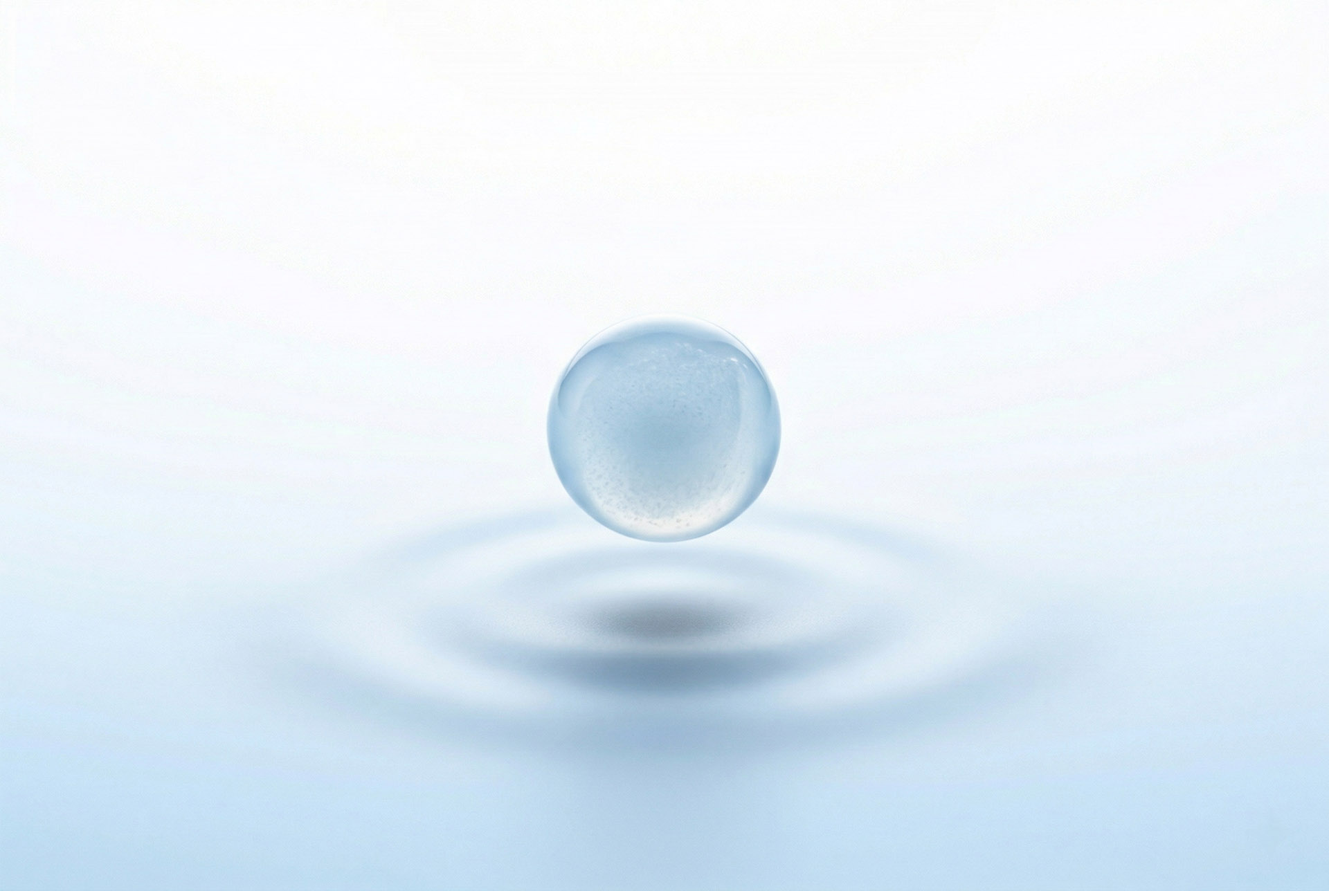 Desmopressina galenica in collirio rappresentata in forma astratta come goccia in sospensione